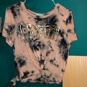 Super cute ‘QUEEN’ t-shirt